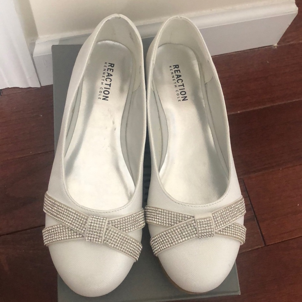 Reaction by Kenneth Cole Girl Flats